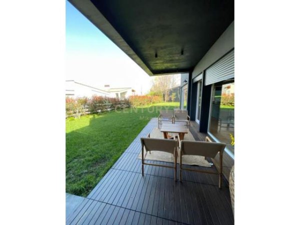 Tirane, jepet me qera Vile 3+1+A+BLK Kati 0, 385 m² 2.000 Euro (Lunder)