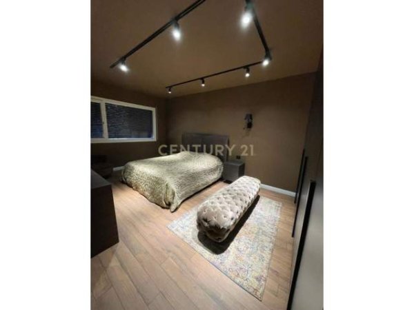 Tirane, jepet me qera apartament 3+1+BLK Kati 1, 385 m² 2.000 Euro (TEG)