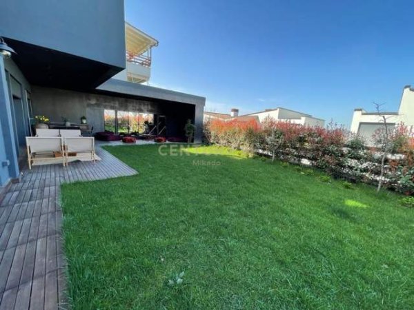Tirane, jepet me qera apartament 3+1+BLK Kati 1, 385 m² 2.000 Euro (TEG)