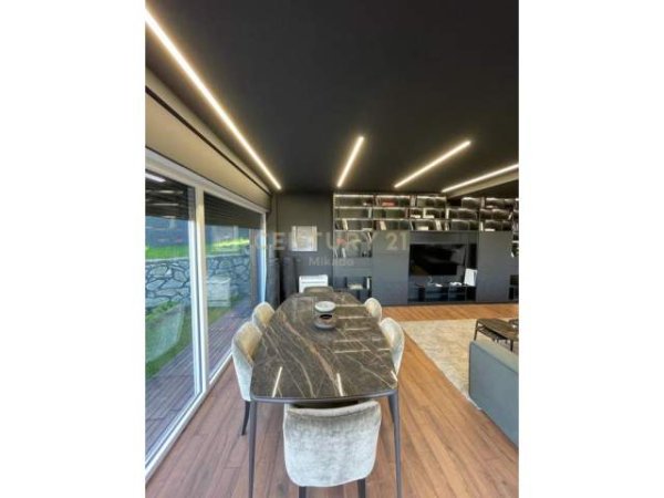 Tirane, jepet me qera apartament 3+1+BLK Kati 1, 385 m² 2.000 Euro (TEG)
