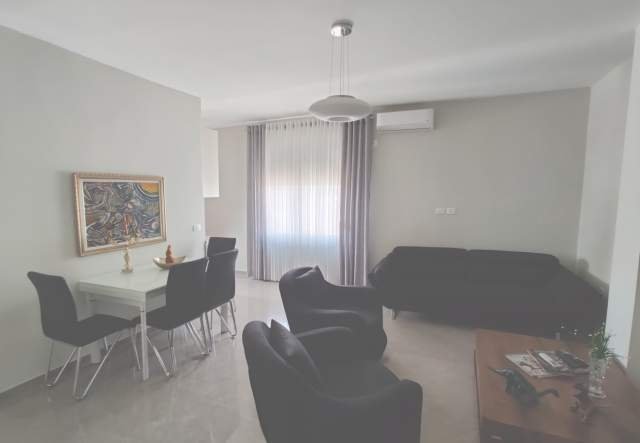 Tirane, jepet me qera apartament 65 m² 450 Euro