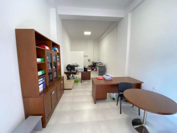 Tirane, shitet ambjent biznesi Kati 0, 49 m² 63.000 Euro (Kompleksi Golden Park)