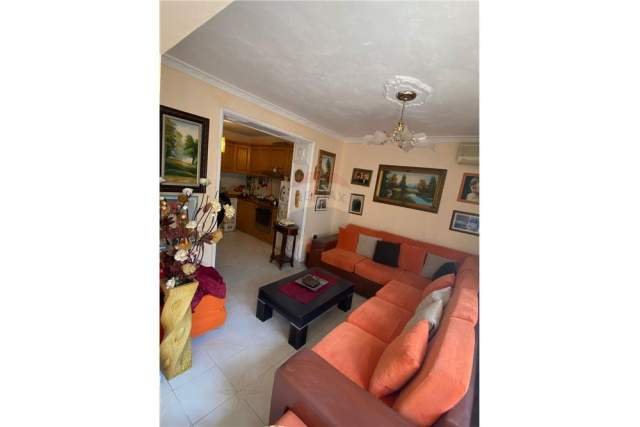 Tirane, jepet me qera apartament 2+1 Kati 1, 85 m² 45.000 Leke (Rruga e Elbasanit)