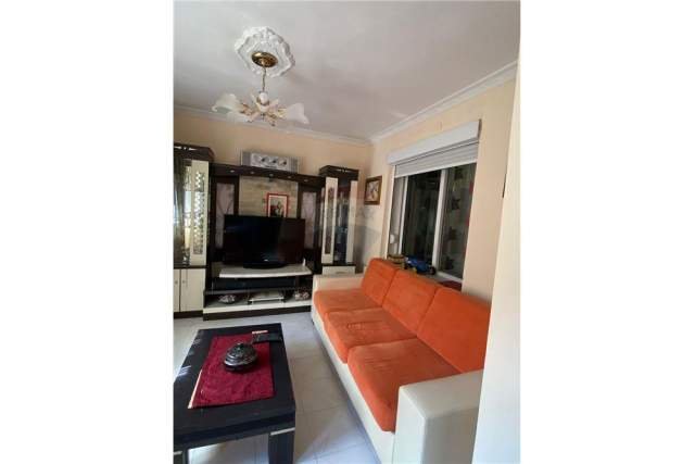 Tirane, jepet me qera apartament 2+1 Kati 1, 85 m² 45.000 Leke (Rruga e Elbasanit)