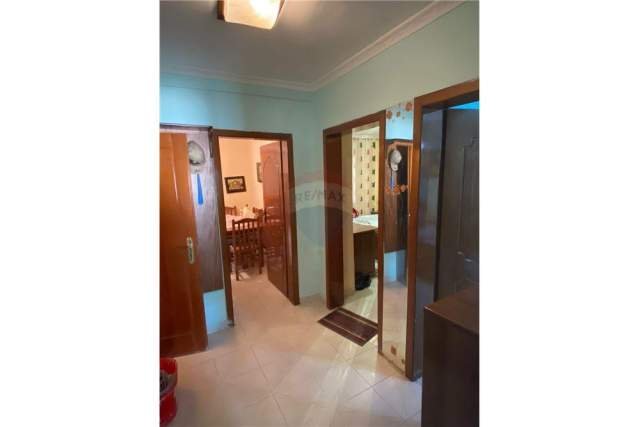 Tirane, jepet me qera apartament 2+1 Kati 1, 85 m² 45.000 Leke (Rruga e Elbasanit)