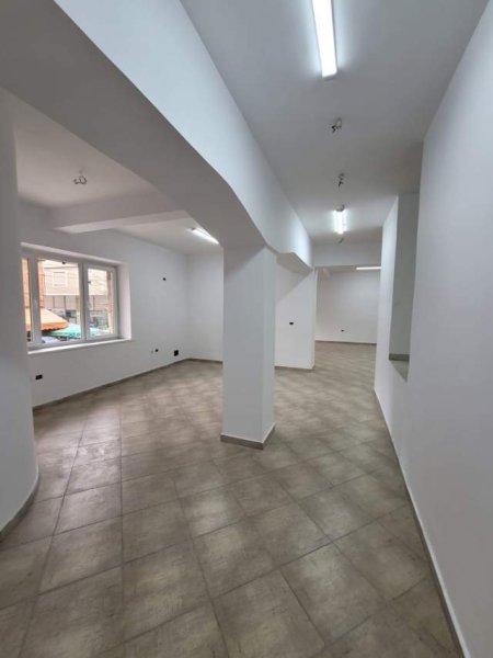 Tirane, jepet me qera zyre Kati 1, 220 m² 1.700 Euro (Myslym Shyri)