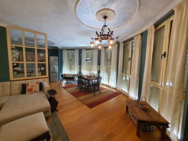 Tirane, jap me qera apartament 3+1+BLK Kati 6, 158 m² 1.200 Euro (Rruga e Barrikadave)