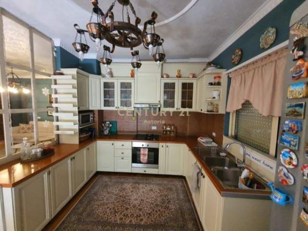 Tirane, jap me qera apartament 3+1+BLK Kati 6, 158 m² 1.200 Euro (Rruga e Barrikadave)