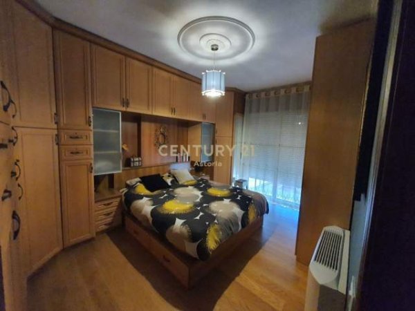 Tirane, jap me qera apartament 3+1+BLK Kati 6, 158 m² 1.200 Euro (Rruga e Barrikadave)