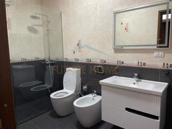 Tirane, jap me qera apartament 3+1+A+BLK Kati 7, 168 m² 650 Euro (Selvia)