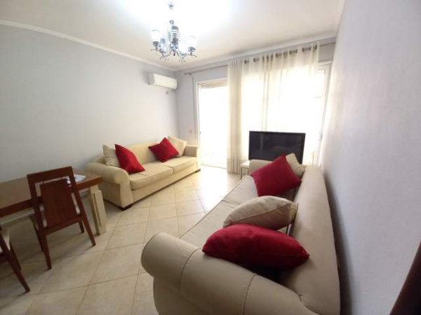Tirane, jepet me qera apartament 1+1 Kati 2, 65 m² 300 Euro (Rruga Don Bosko)