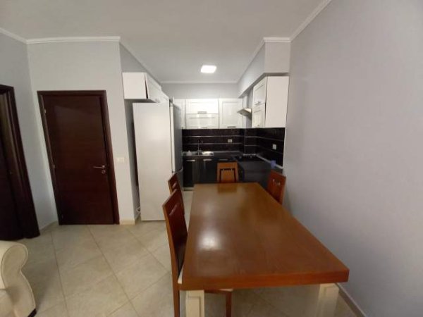 Tirane, jepet me qera apartament 1+1 Kati 2, 65 m² 300 Euro (Rruga Don Bosko)