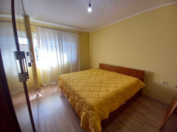 Tirane, jepet me qera apartament 1+1 Kati 2, 65 m² 300 Euro (Rruga Don Bosko)