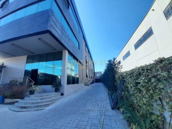 Tirane, jepet me qera magazine Kati 0, 1.600 m² (Berxulle)