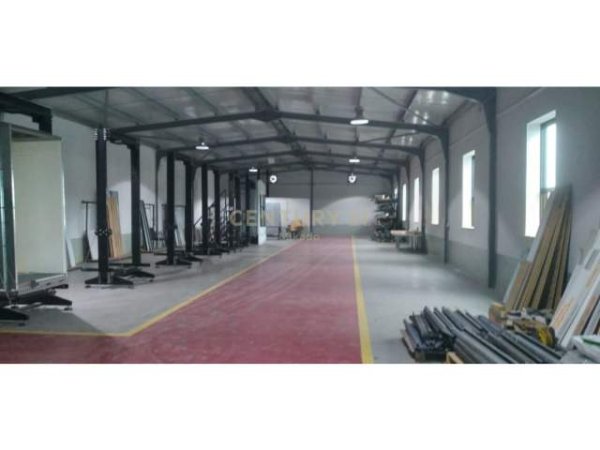 Tirane, jepet me qera magazine Kati 0, 1.600 m² (Berxulle)