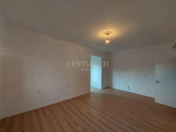 Tirane, shitet apartament te PAZARI I RI, Kati 3, 70 m² 95.000 Euro