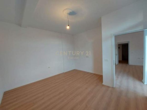 Tirane, shitet apartament te PAZARI I RI, Kati 3, 70 m² 95.000 Euro