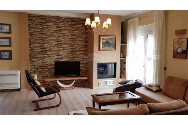 Tirane, jepet me qera apartament 1+1 Kati 3, 105 m² 500 Euro (rruga e barrikadave)