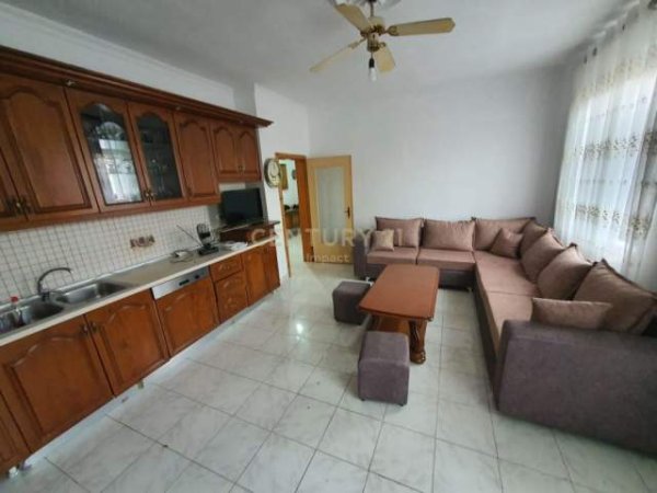 Tirane, jepet me qera apartament 2+1 Kati 3, 98 m² 350 Euro