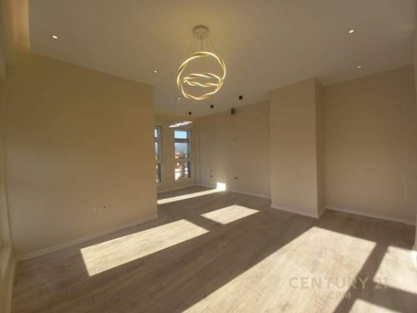 Tirane, jepet me qera apartament 2+1+BLK Kati 9, 83 m² 500 Euro (21 dhjetori)