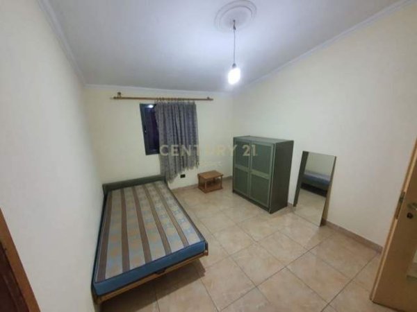 Tirane, jepet me qera apartament 2+1+A Kati 4, 98 m² 400 Euro