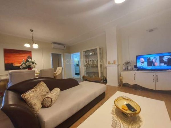 Tirane, SHESIM APARTAMENT 2+1 LUKSOZ , TEK 21 DHJETORI PRANE MOZAIKUT