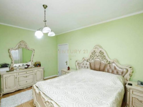 Tirane, SHESIM APARTAMENT 2+1 LUKSOZ , TEK 21 DHJETORI PRANE MOZAIKUT