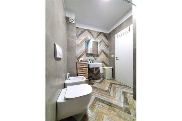 Tirane, jepet me qera apartament 2+1 Kati 8, 82 m² 490 Euro (Kompleksit Kontant)
