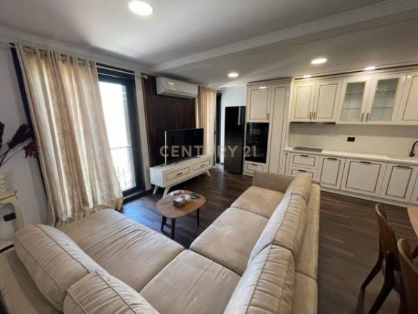 Tirane, jap me qera apartament duplex 2+1+BLK Kati 9, 123 m² 1.100 Euro (Perball Raifaisen Bank)