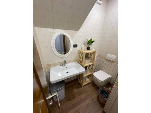 Tirane, jepet me qera apartament duplex 1+1+A+BLK Kati 9, 123 m² 1.100 Euro (Rruga Kajo Karafili)