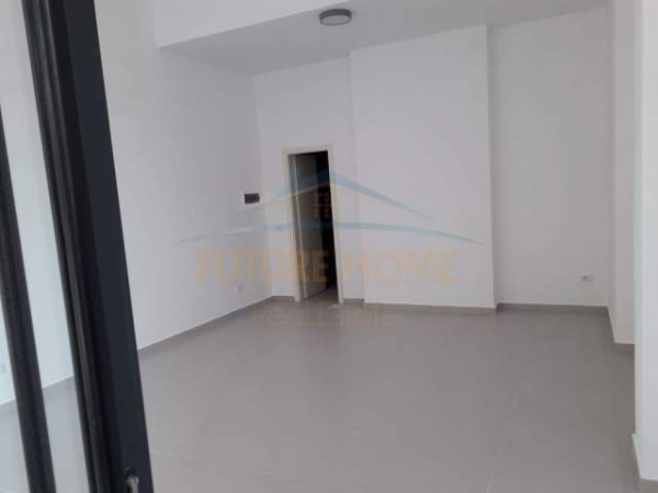 Tirane, jepet me qera ambjent biznesi Kati 0, 35 m² 350 Euro (Rruga e Barrikadave)