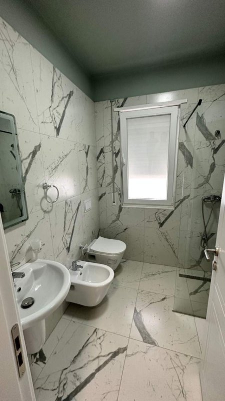Tirane, jepet me qera garsonier 50 m² 400 Euro (Don Bosko)