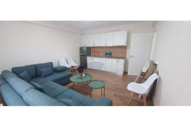 Tirane, jepet me qera apartament duplex 1+1+BLK Kati 5, 75 m² 600 Euro (Bllok)