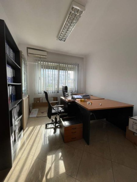 Tirane, jepet me qera apartament 3+1+BLK Kati 3, 130 m² 1.000 Euro (Afer stadiumit Air Albania)