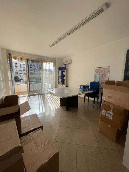 Tirane, jepet me qera apartament 3+1+BLK Kati 3, 130 m² 1.000 Euro (Afer stadiumit Air Albania)