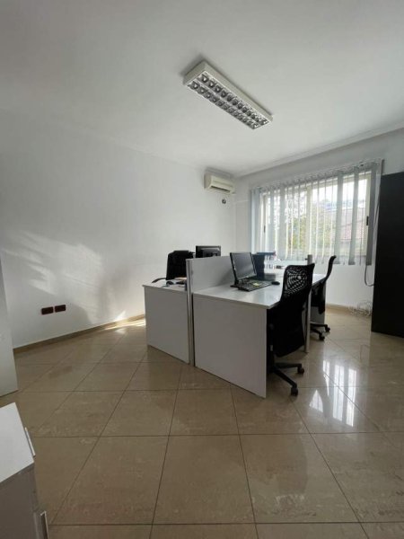 Tirane, jepet me qera apartament 3+1+BLK Kati 3, 130 m² 1.000 Euro (Afer stadiumit Air Albania)