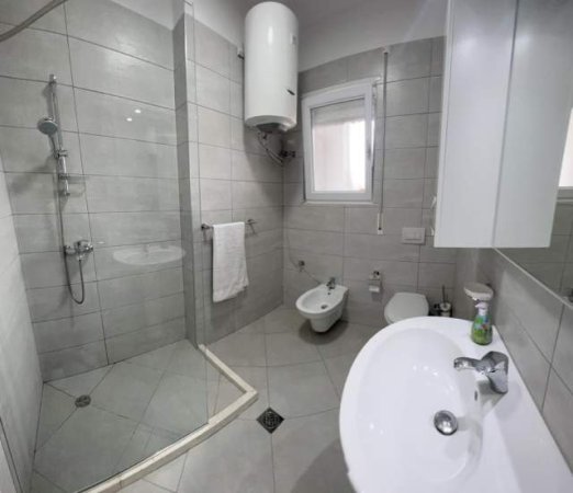 Tirane, jepet me qera apartament 2+1+BLK Kati 8, 100 m² 1.100 Euro (Pazari i Ri)