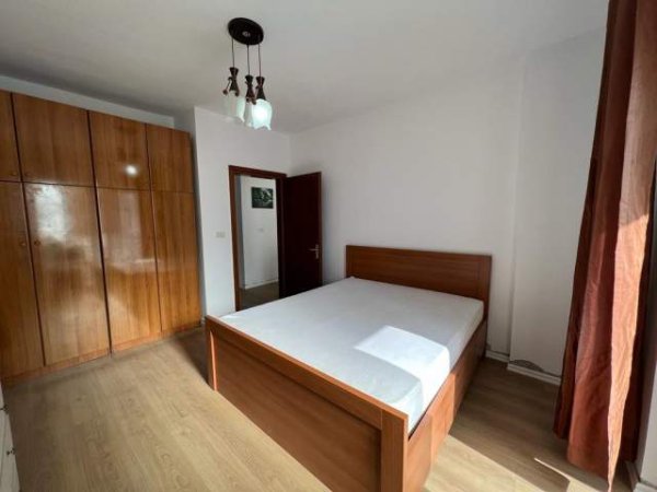 Tirane, jepet me qera apartament 2+1 Kati 5, 95 m² 750 Euro (Pjeter Bogdani)