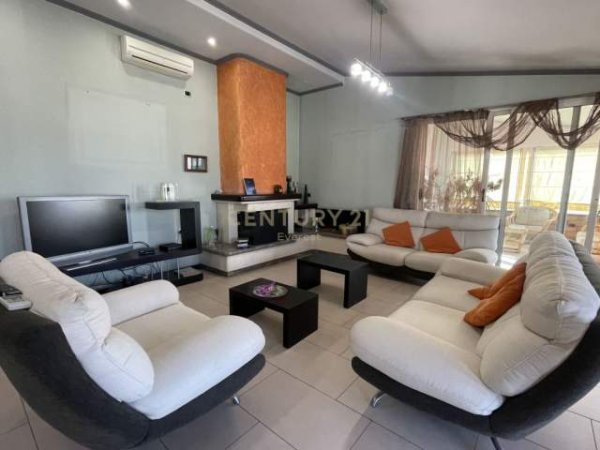 Tirane, jepet me qera Penthouse 4+1+A+BLK Kati 7, 245 m² 1.000 Euro