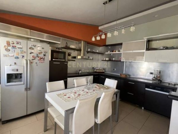 Tirane, jepet me qera Penthouse 4+1+A+BLK Kati 7, 245 m² 1.000 Euro