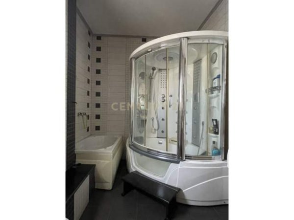 Tirane, jepet me qera Penthouse 4+1+A+BLK Kati 7, 245 m² 1.000 Euro