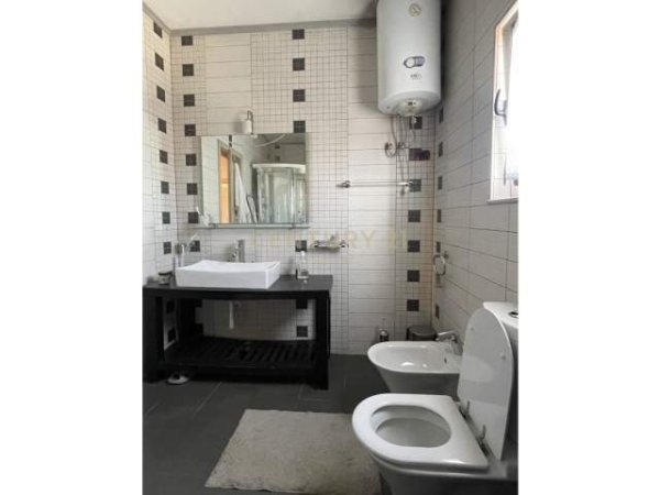 Tirane, jepet me qera Penthouse 4+1+A+BLK Kati 7, 245 m² 1.000 Euro