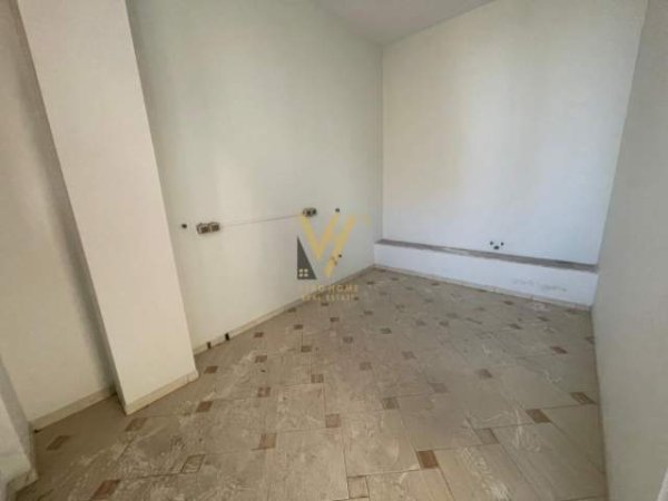 Tirane, jepet me qera zyre Kati 1, 230 m² 1.500 Euro (BRRYLI)