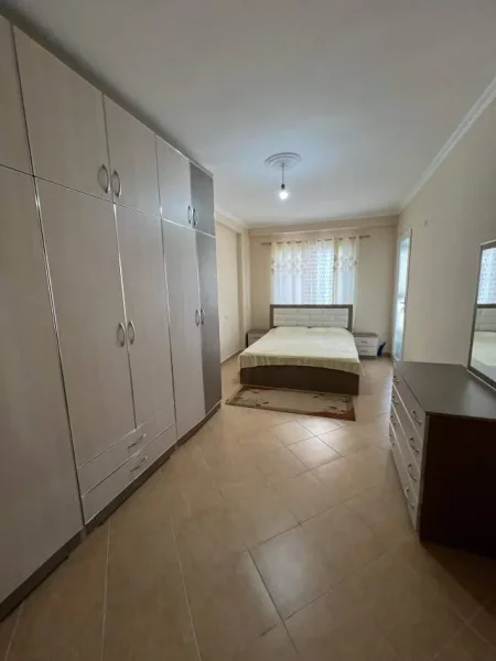 Tirane, jepet me qera apartament 2+1+BLK Kati 3, 104 m² 400 Euro (Pranë vilës L)