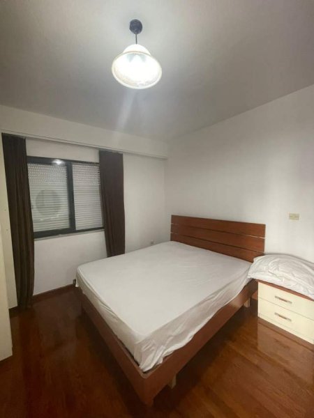 Tirane, jepet me qera apartament 3+1+BLK 110 m² 650 Euro (nikolla tupe)
