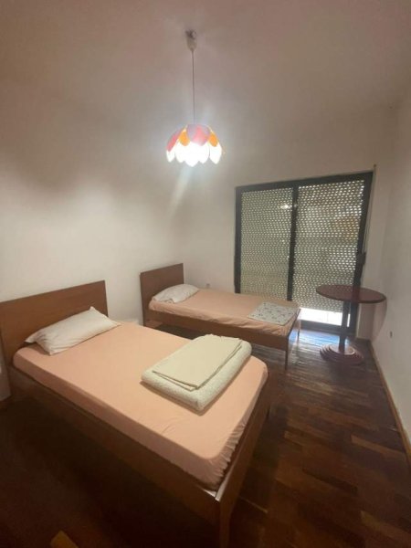 Tirane, jepet me qera apartament 3+1+BLK 110 m² 650 Euro (nikolla tupe)