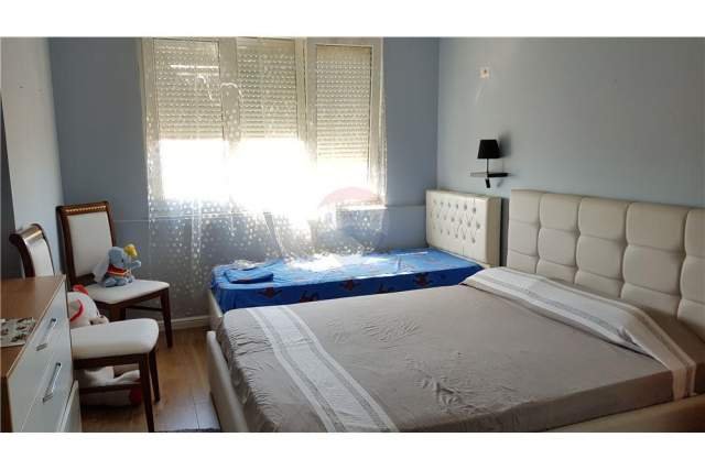 Tirane, jepet me qera apartament duplex 2+1+BLK Kati 6, 122 m² 700 Euro (Rruga e Durresit - Qendër)