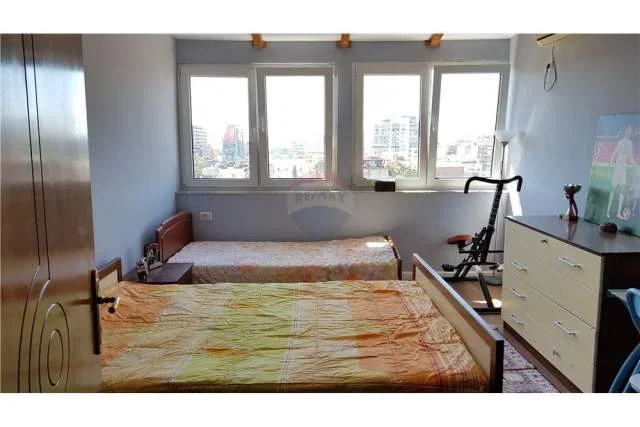 Tirane, jepet me qera apartament Dublex Kati 6, 132 m² 550 Euro (Rruga e Durresit - Qendër)