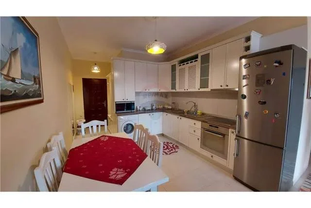 Tirane, jepet me qera apartament 2+1+BLK Kati 5, 90 m² 480 Euro (Rruga Jordan Misja - Don Bosko)