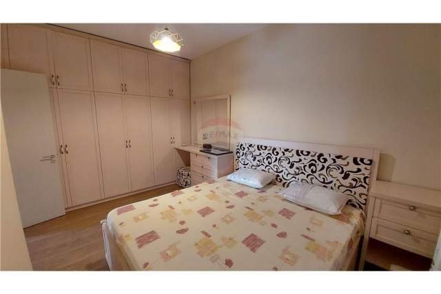 Tirane, jepet me qera apartament 2+1+BLK Kati 5, 90 m² 530 Euro (Rruga Jordan Misja - Don Bosko)
